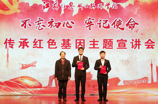 金卫国老师颁奖_副本.jpg